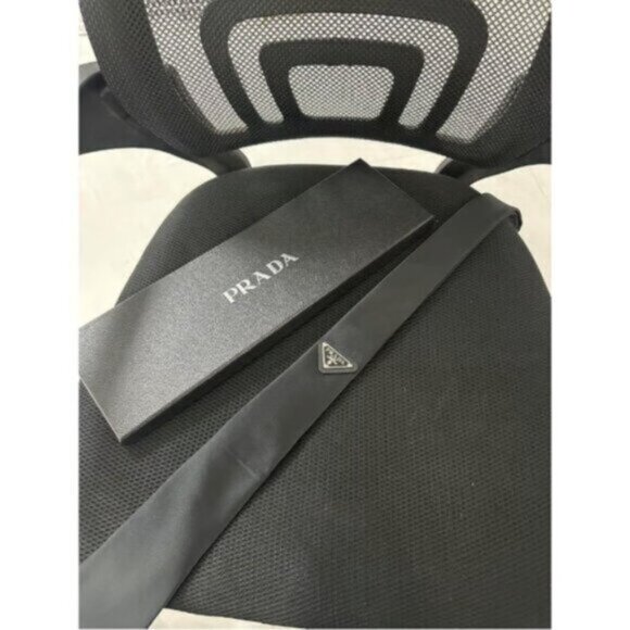 PRADA Black Tie - Picture 7 of 9